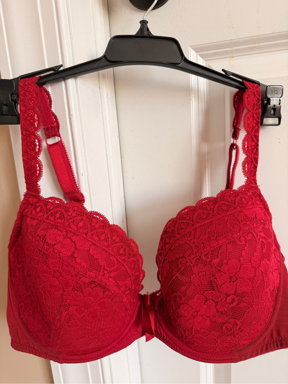 Women’s Red Lace Underwire Bra with Scalloped Straps
